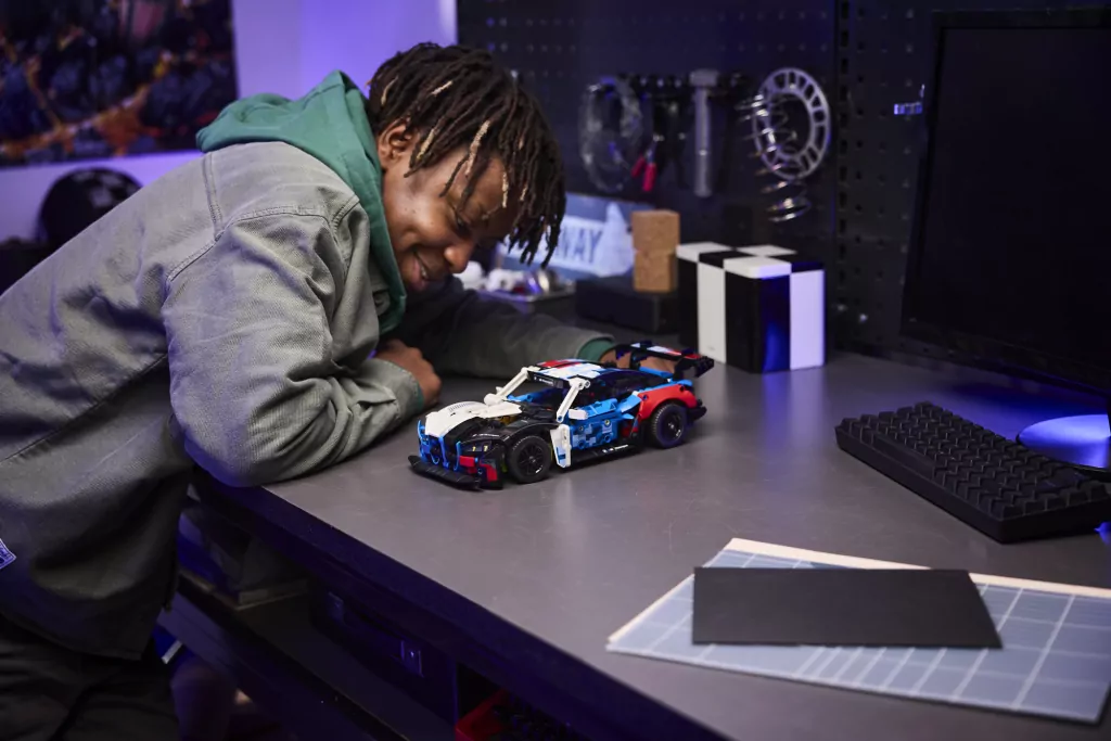 LEGO® Samochód wyścigowy BMW M4 GT3 EVO 42226 - tantis.pl