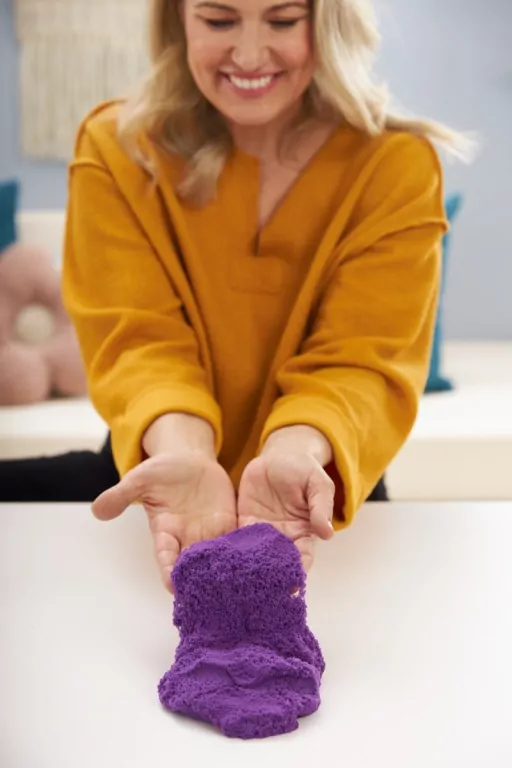 Kinetic Sand. Piasek z foremkami fioletowy - tantis.pl