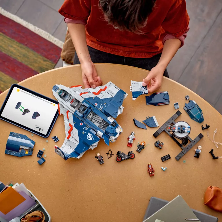 LEGO® Avengers: Czas Ultrona — Quinjet 76325 - tantis.pl