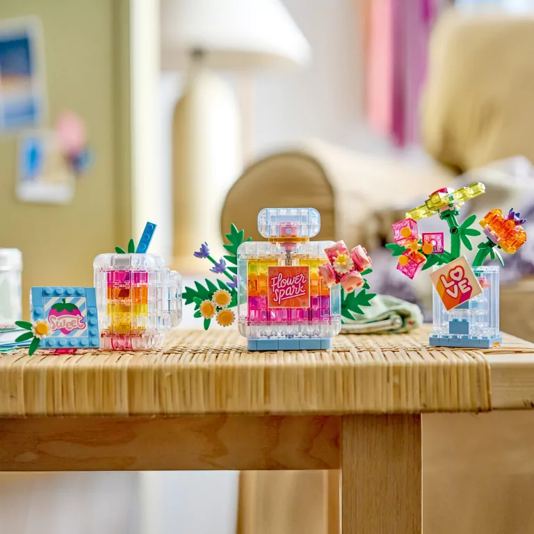 LEGO® Flakon perfum z kwiatową ozdobą 31383 - tantis.pl