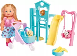 Evi na placu zabaw dla szczeniaków