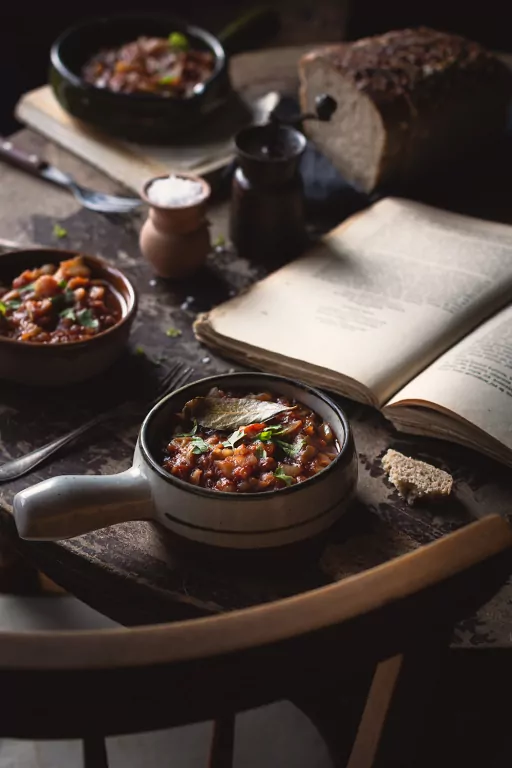 Smakowitości. Domowa sezonowa kuchnia wegańska - tantis.pl