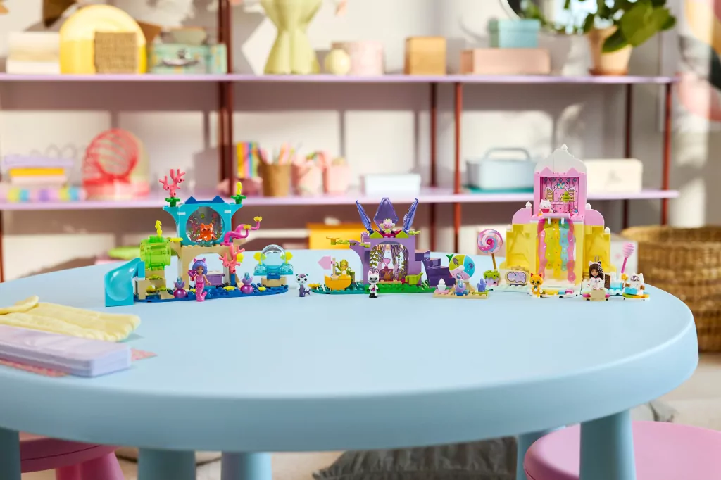 LEGO® Koci domek Gabi. Łakociowa Góra i Kiciowy Ogródek. 11205 - tantis.pl