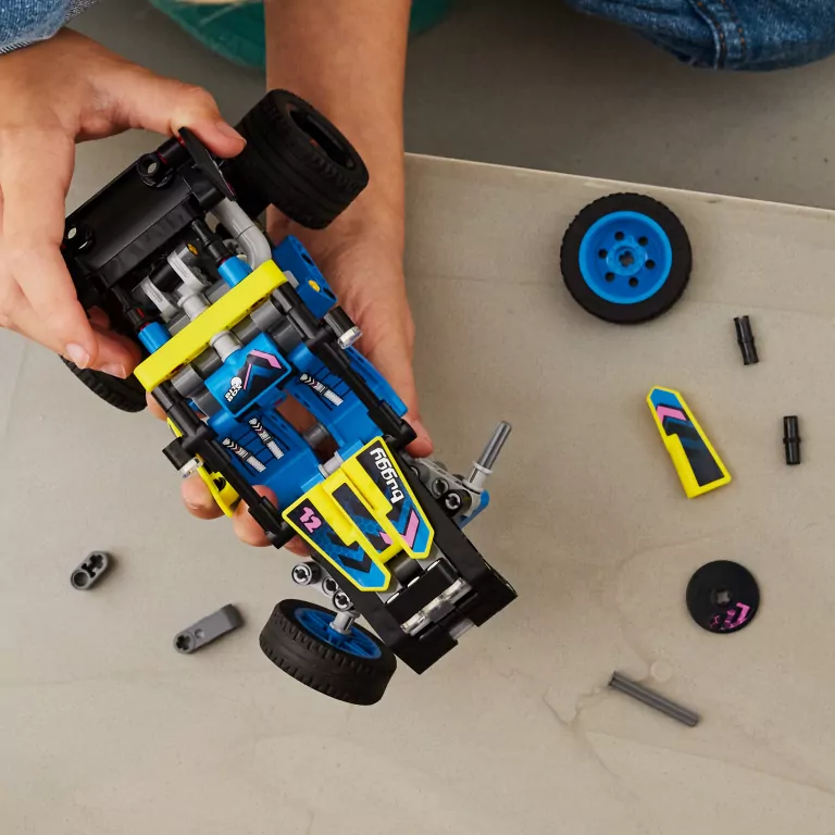 LEGO® Technic. Wyścigowy łazik terenowy 42164 - tantis.pl