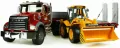 MACK z naczepą i koparko-ładowarką JCB - tantis.pl