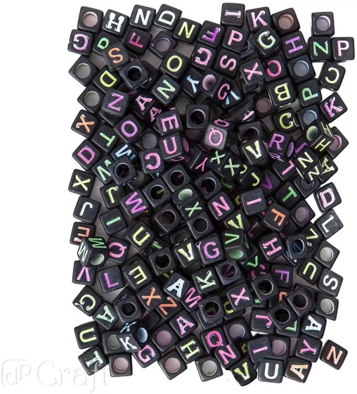 Koraliki literki neon na czarnej bazie - tantis.pl