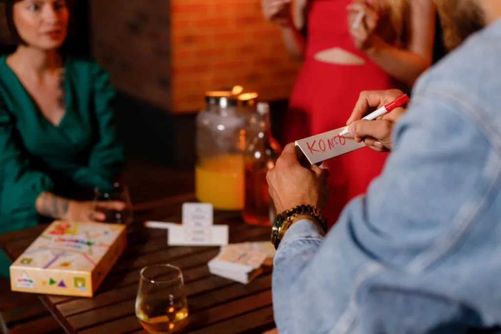 Jednym słowem. Gra niebanalnych skojarzeń - tantis.pl