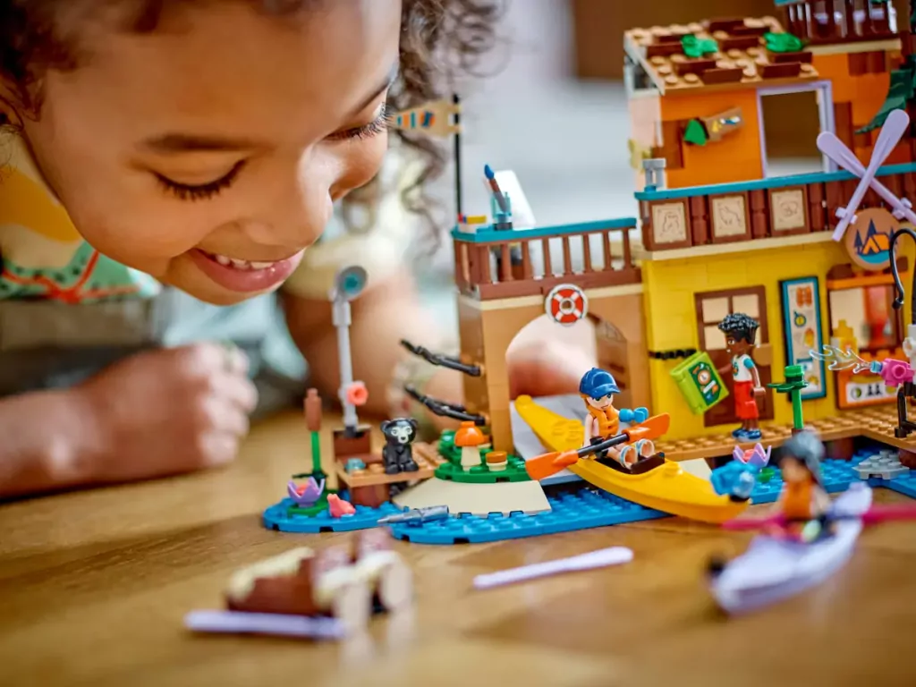 LEGO® Friends. Sporty wodne na obozie kempingowym. 42626 - tantis.pl