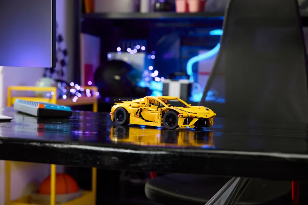 LEGO® Chevrolet Corvette Stingray 42205 - tantis.pl