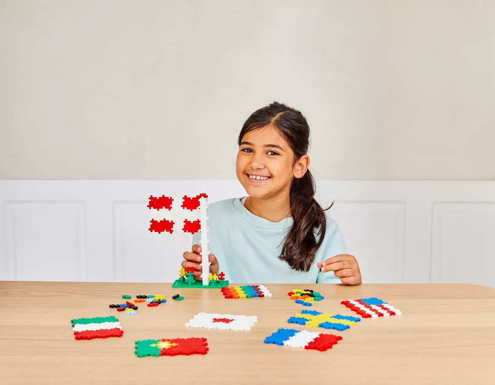 Naucz się budować flagi świata. Plus-Plus - tantis.pl