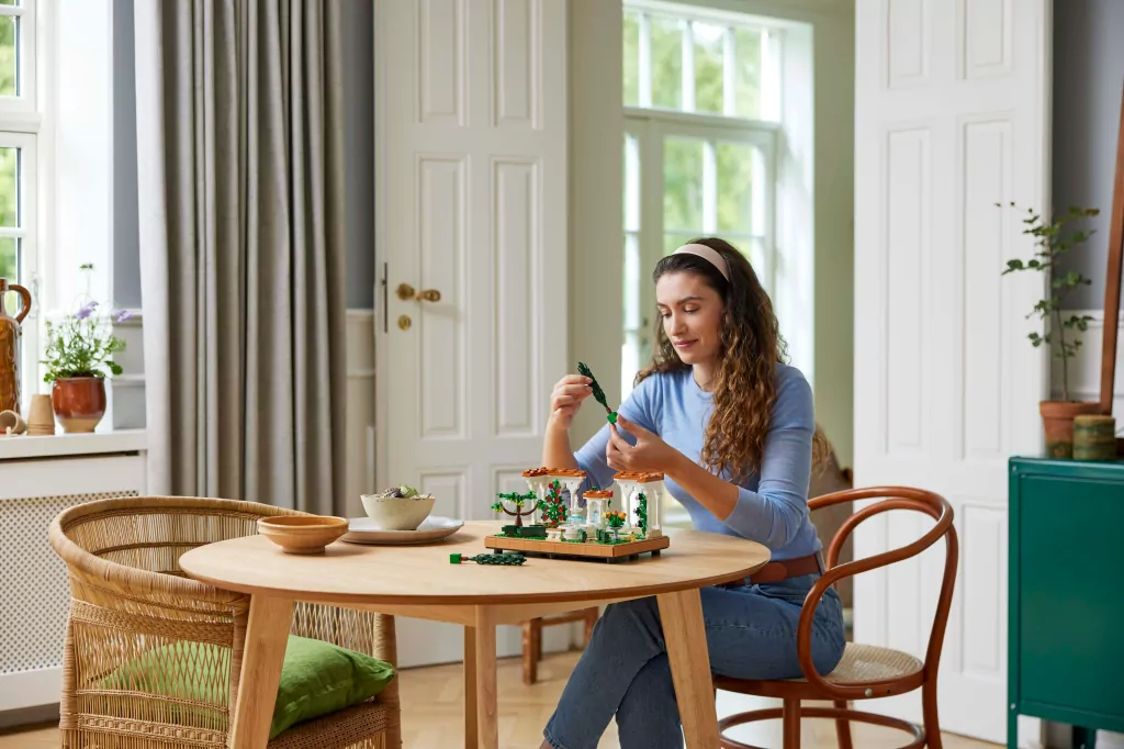 LEGO® Fontanna w ogrodzie 10359 - tantis.pl