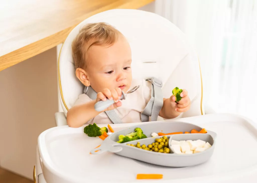 Silikonowy Talerz i sztućce. Wieloryb szary - tantis.pl