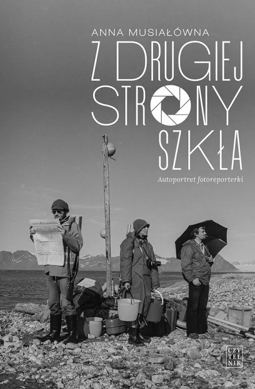 Z drugiej strony szkła. Autoportret fotoreporterki - tantis.pl