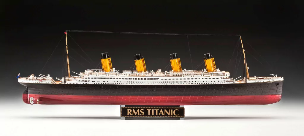 R.M.S. Titanic. 100th Anniversary Edition - tantis.pl