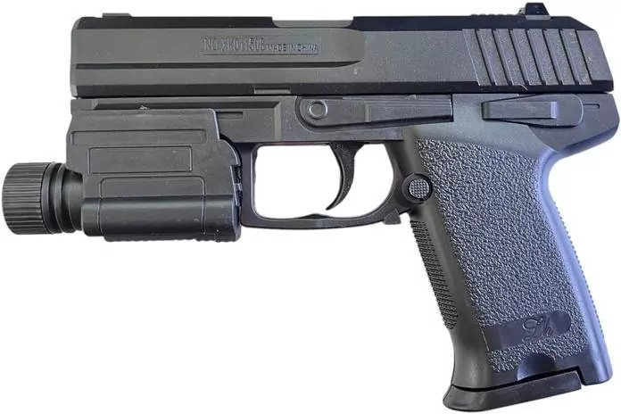 Pistolet z lasetem na kulki plastikowe - tantis.pl