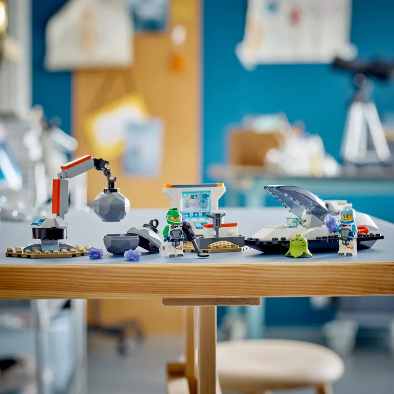 LEGO® City. Statek kosmiczny i odkrywanie asteroidy 60429 - tantis.pl