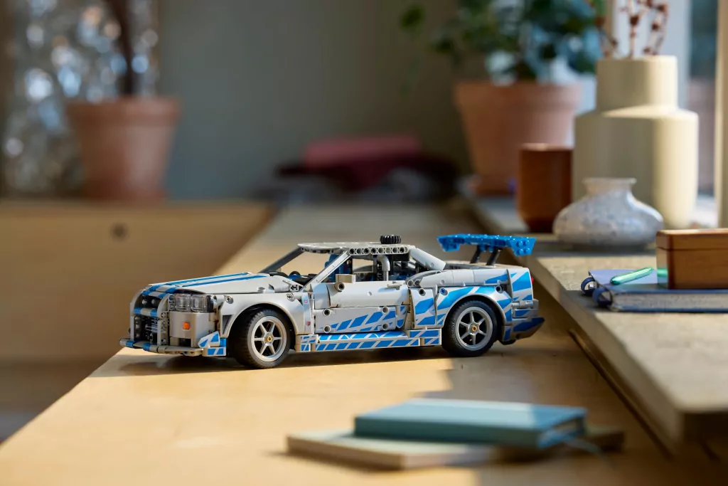 LEGO® Technic. Samochód Nissan Skyline GT-R (R34) z filmu Za szybcy, za wściekli 42210 - tantis.pl