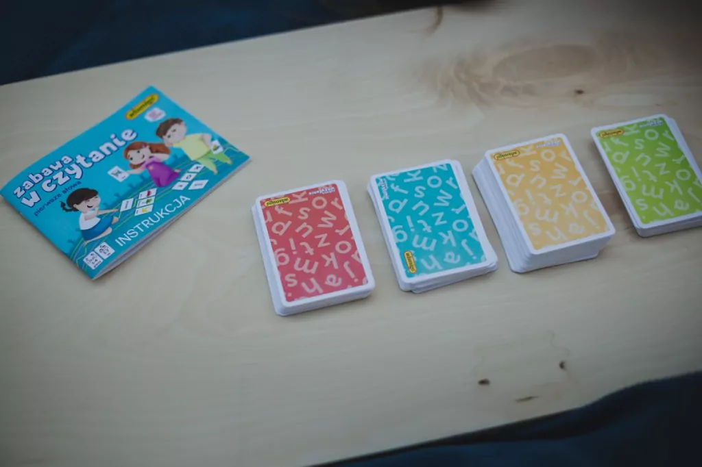 Zabawa w czytanie. Pierwsze słowa - tantis.pl