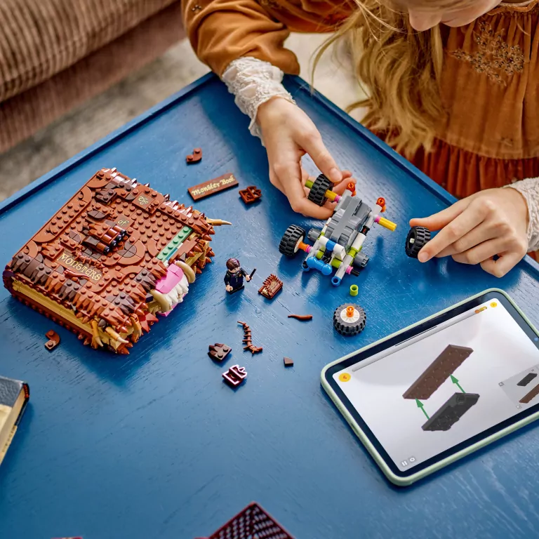 LEGO® Harrt Potter. Potworna księga potworów z zębami 76449 - tantis.pl