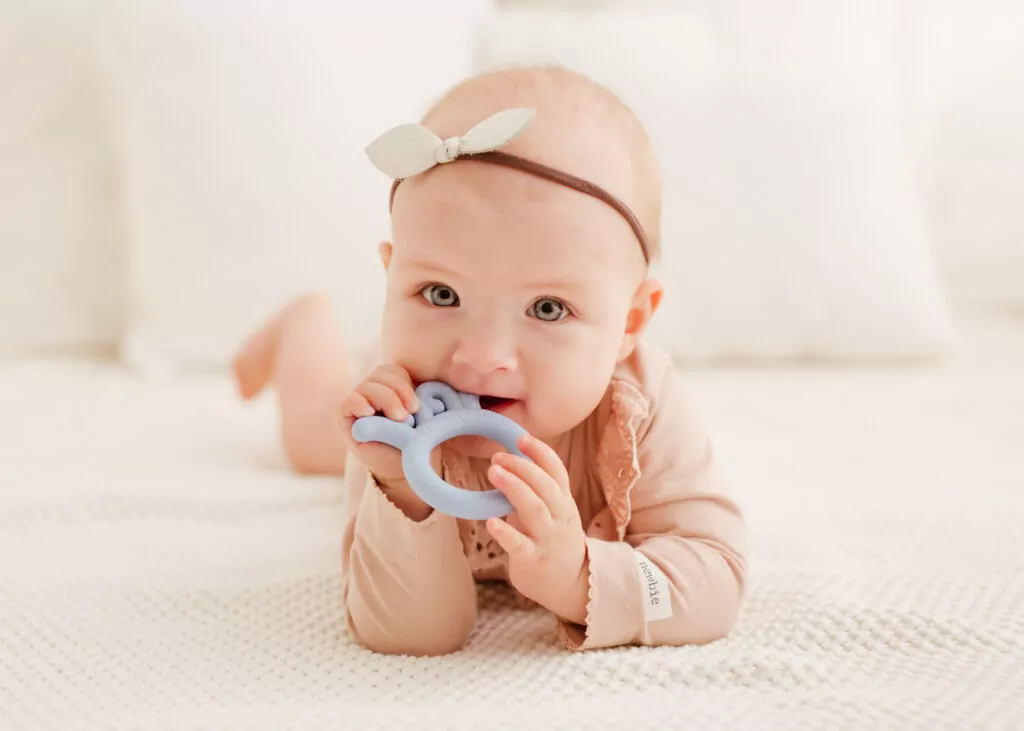 Gryzak dla dzieci Ośmiornica Baby jasnoniebieski - tantis.pl