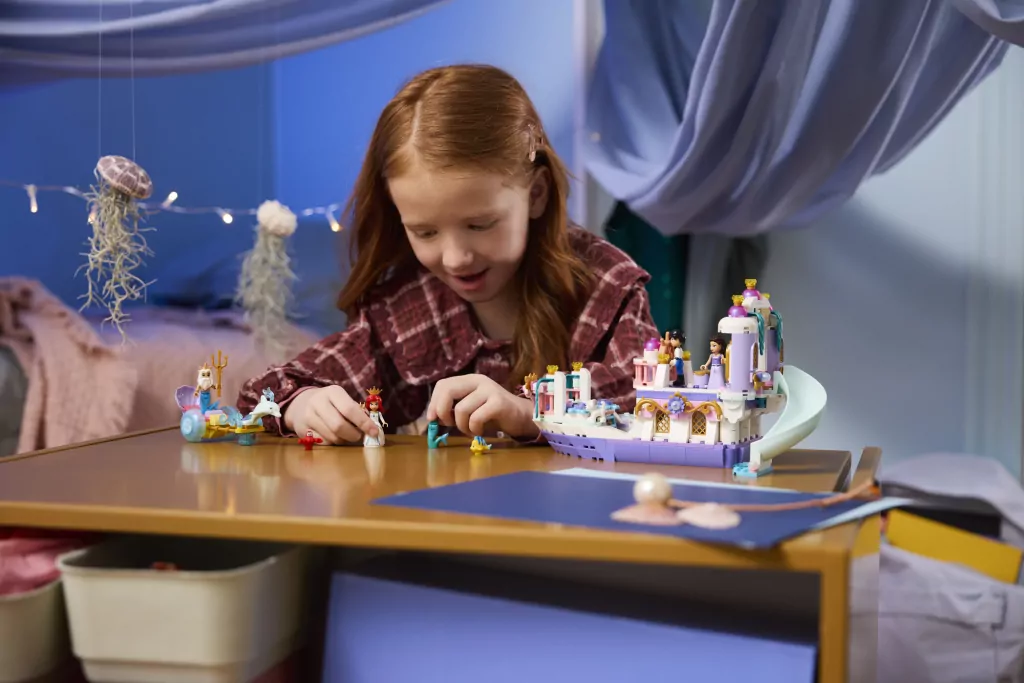 LEGO® Królewska łódź weselna Arielki 43299 - tantis.pl
