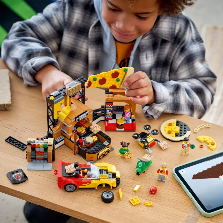 LEGO® Dostawa pizzy z pojazdami 60496 - tantis.pl