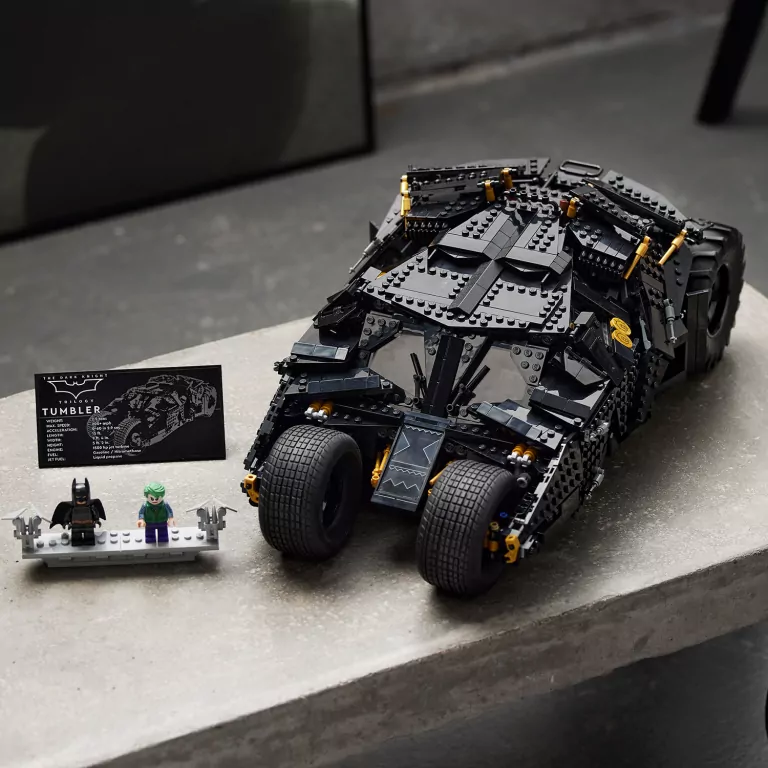 LEGO® DC Comics Super Heroes. Batmobil Tumbler. 76240 - tantis.pl