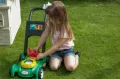 Chodzik pchacz Kosiarka. Little tikes - tantis.pl