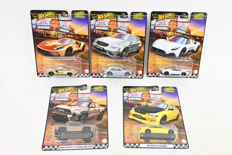 Hot Wheels Samochodzik Boulevard - tantis.pl