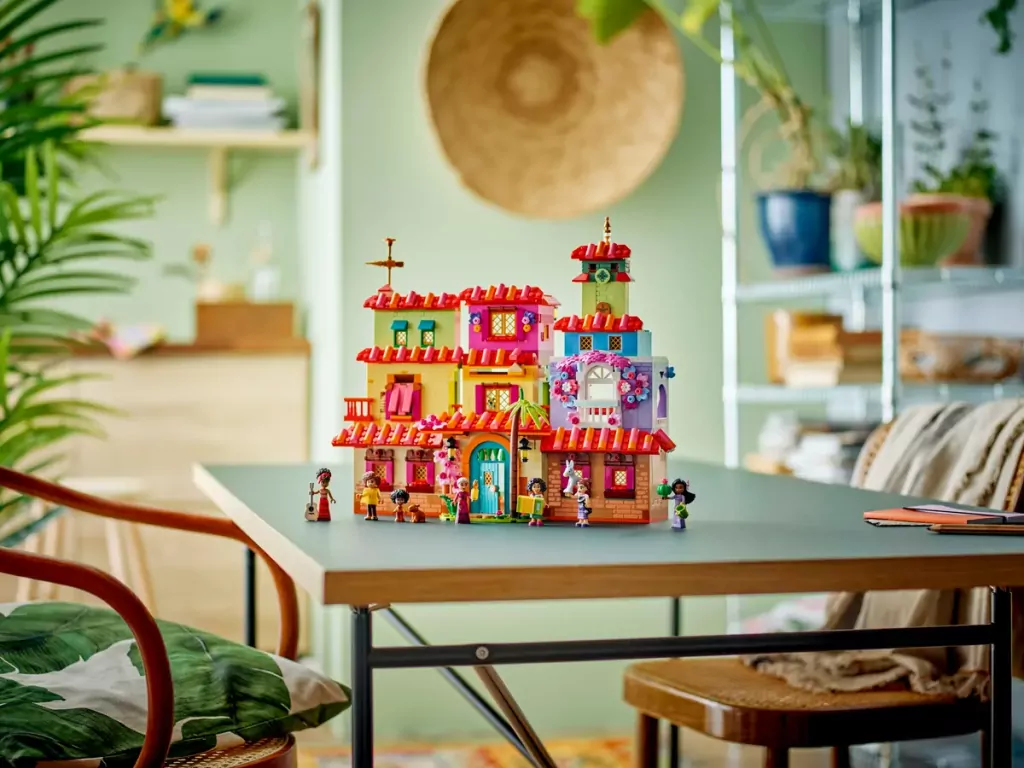 LEGO® Disney. Magiczny dom Madrigalów. 43245 - tantis.pl