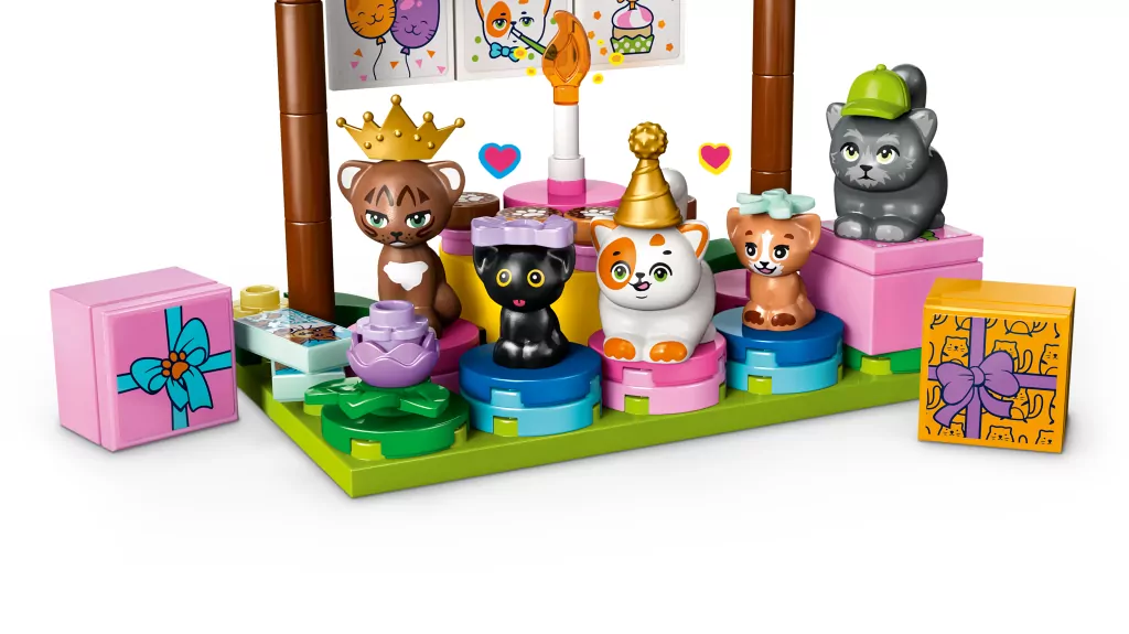 LEGO® Friends. Kocie przyjęcie urodzinowe i domek na drzewie 42666 - tantis.pl