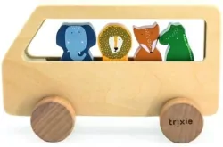 Drewniany autobus dla zwierząt