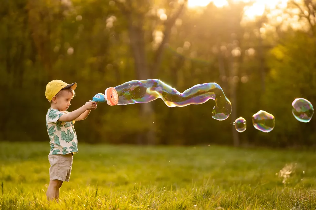Fru Blu. Pistolet na bańki mydlane Blaster + płyn 500 ml - tantis.pl
