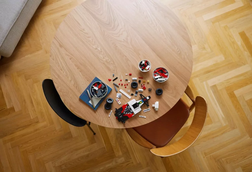 LEGO® Icons. McLaren MP4/4 i Ayrton Senna 10330 - tantis.pl