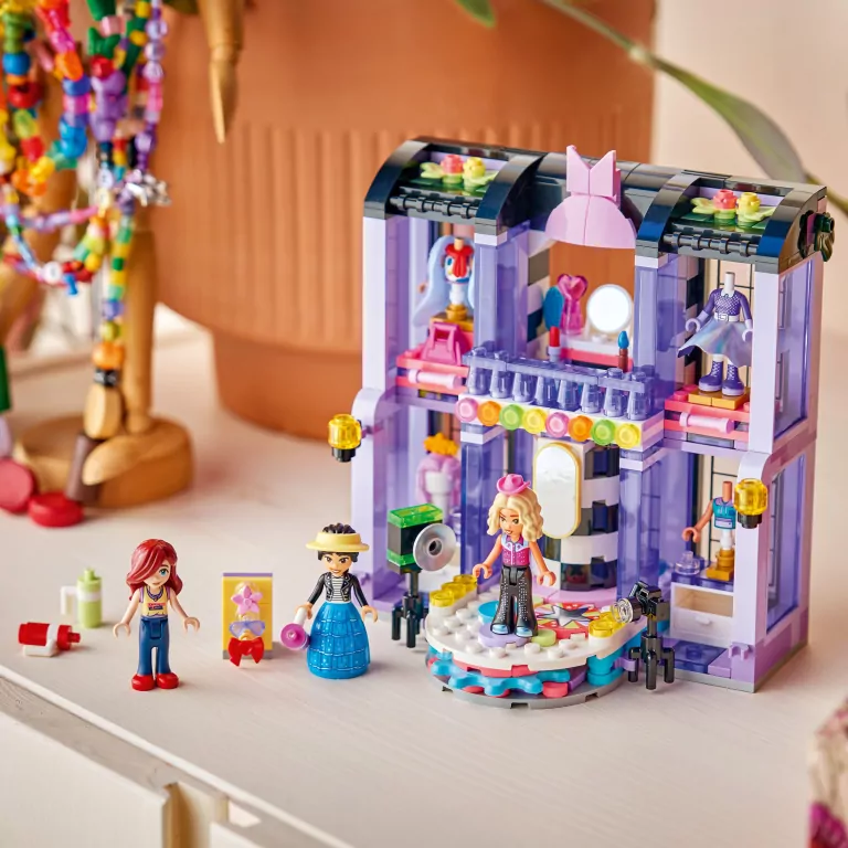 LEGO® Friends. Pokaz mody w mieście Heartlake 42685 - tantis.pl