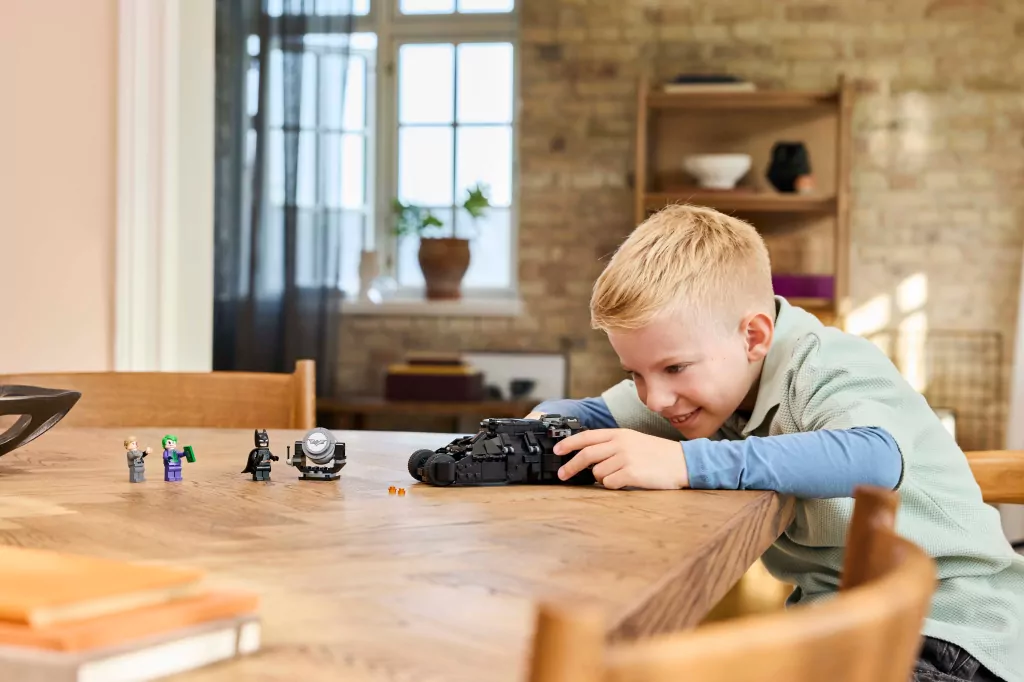 LEGO® Tumbler Batmana™ kontra Dwie Twarze i Joker™ 76303 - tantis.pl