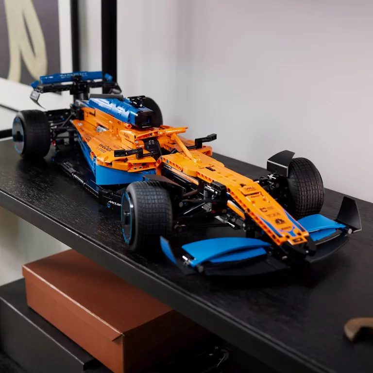 LEGO® Technic. Samochód wyścigowy McLaren Formula 1™. 42141 - tantis.pl