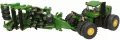 Traktor z rozrzutnikiem. John Deere - tantis.pl