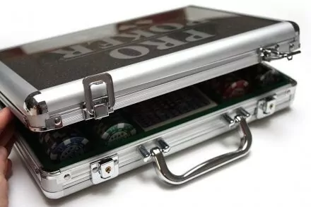 Pro Poker. 200 żetonów w aluminiowej walizce - tantis.pl