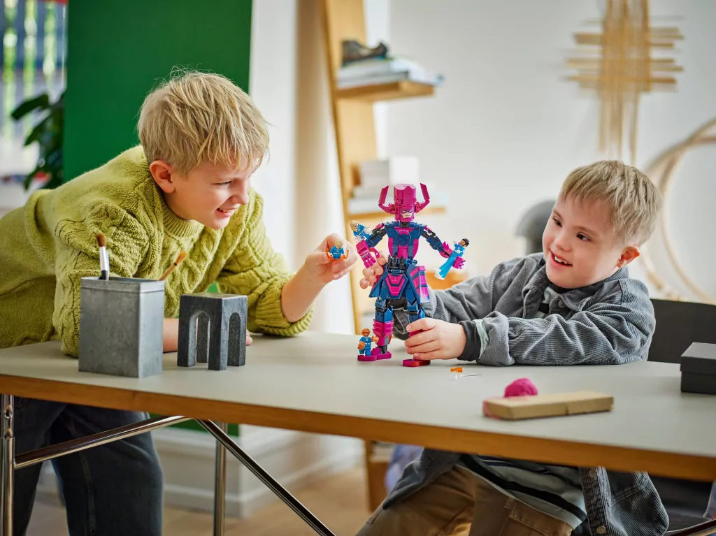 LEGO® Figurka Fantastycznej Czwórki kontra Galactus 76316 - tantis.pl