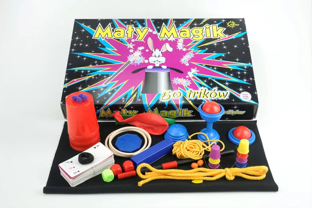 Mały Magik. 50 trików - tantis.pl