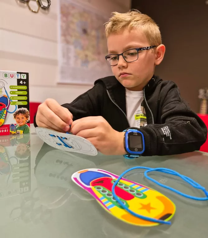 Zawiąż buty. Zabawka edukacyjna Montessori - tantis.pl