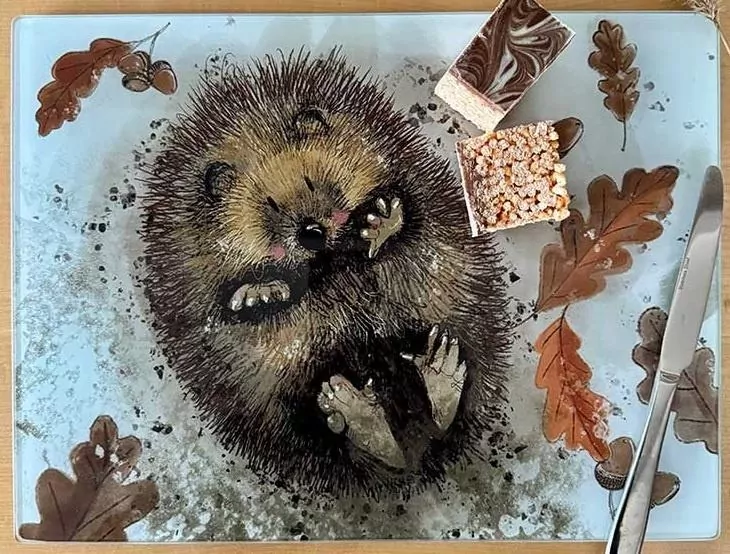 Szklana deska ozdobna Jeżyk na plecach - tantis.pl