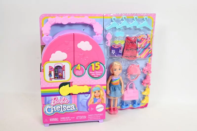 Zestaw z lalką Barbie Chelsea + 15 akcesoriów - tantis.pl