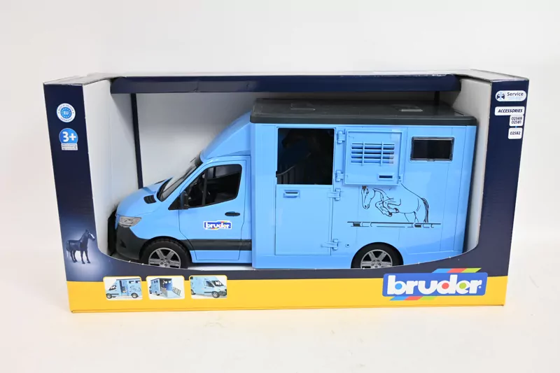 MB Sprinter do przewozu koni z figurką konia - tantis.pl