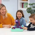Kinetic Sand. Piasek z foremkami fioletowy - tantis.pl