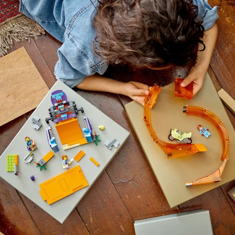 LEGO® City Stunt. Kaskaderska pętla i szympans demolka. 60338 - tantis.pl