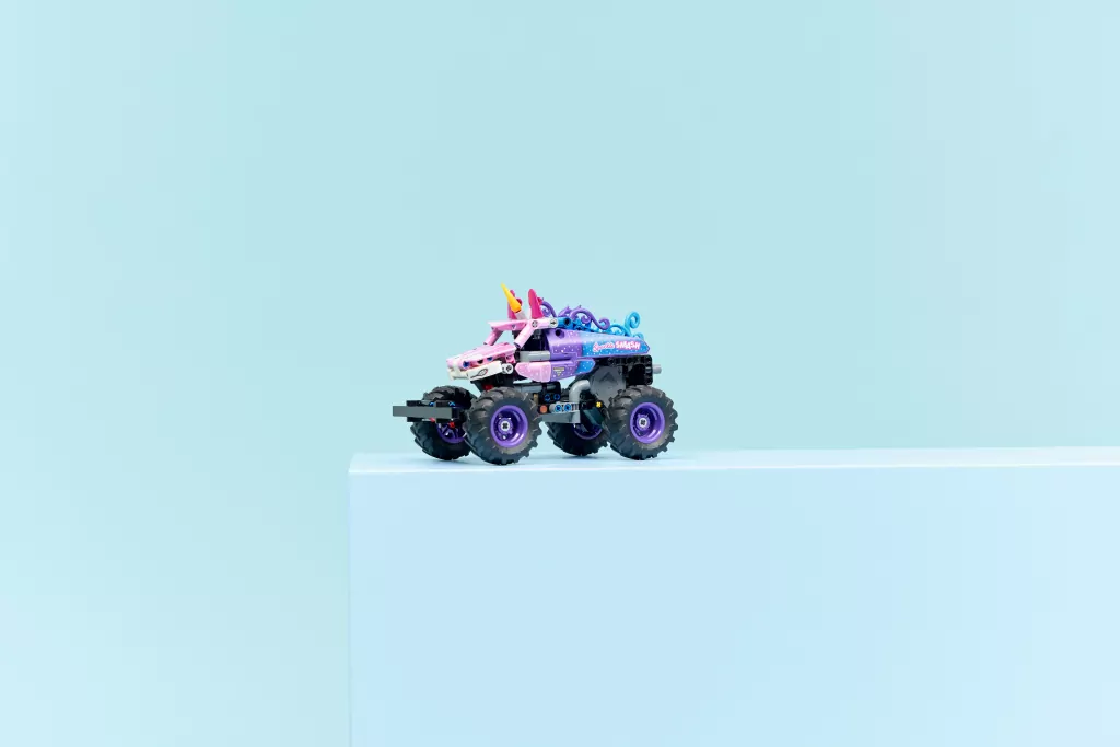 LEGO® Technic.  Monster Jam Sparkle Smash 42220 - tantis.pl