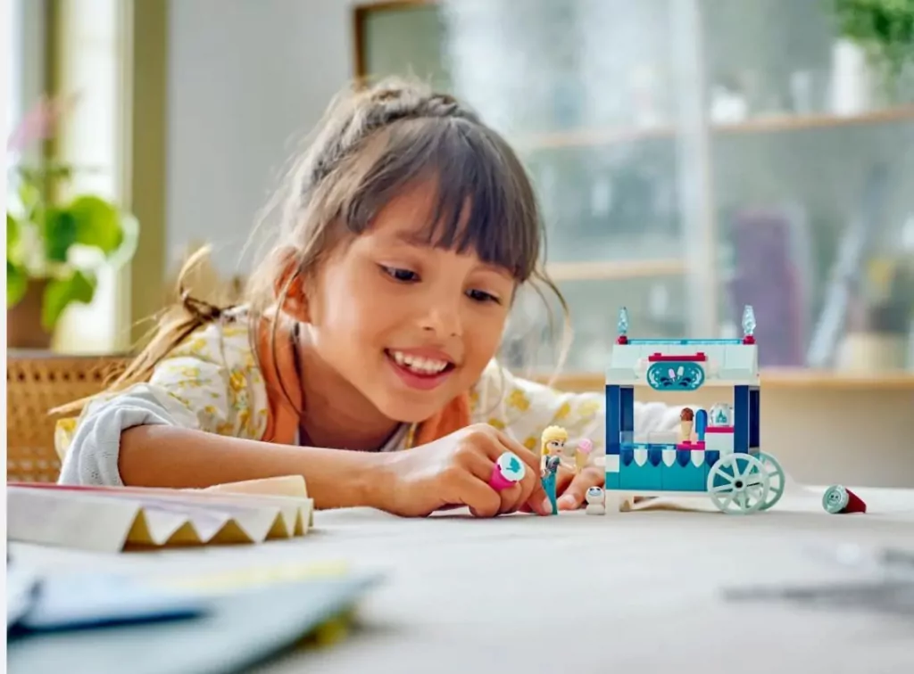 LEGO® Disney Kraina Lodu. Mrożone smakołyki Elzy 43234 - tantis.pl