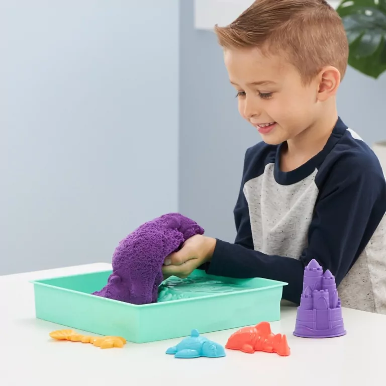 Kinetic Sand. Piasek z foremkami fioletowy - tantis.pl